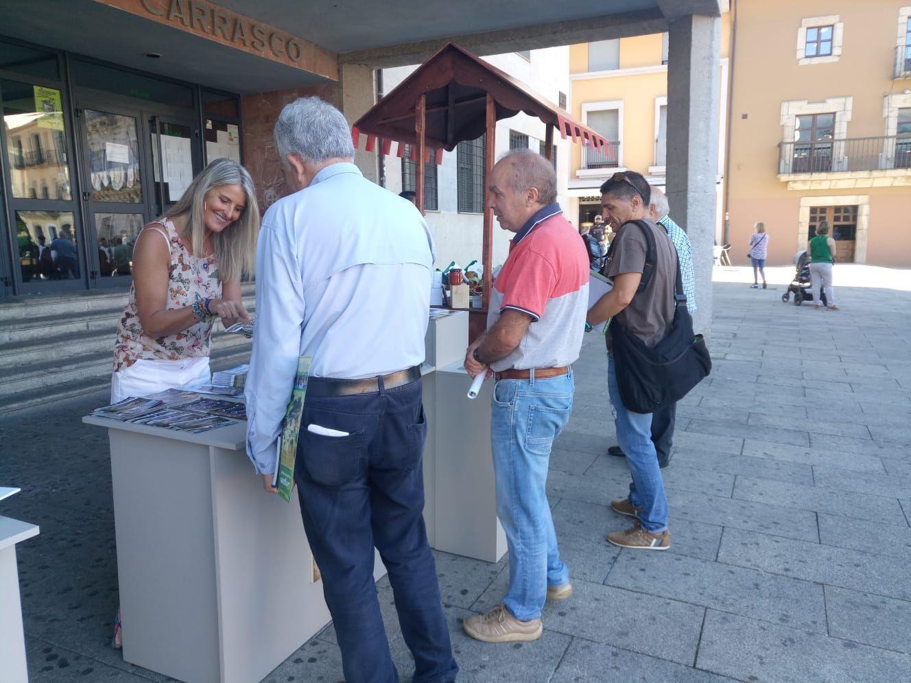 Stand de Frías en el II Encuentro Etnográfico Zona Norte Peñalba de Santiago - Ponferrada. Los Pueblos más Bonitos de España.